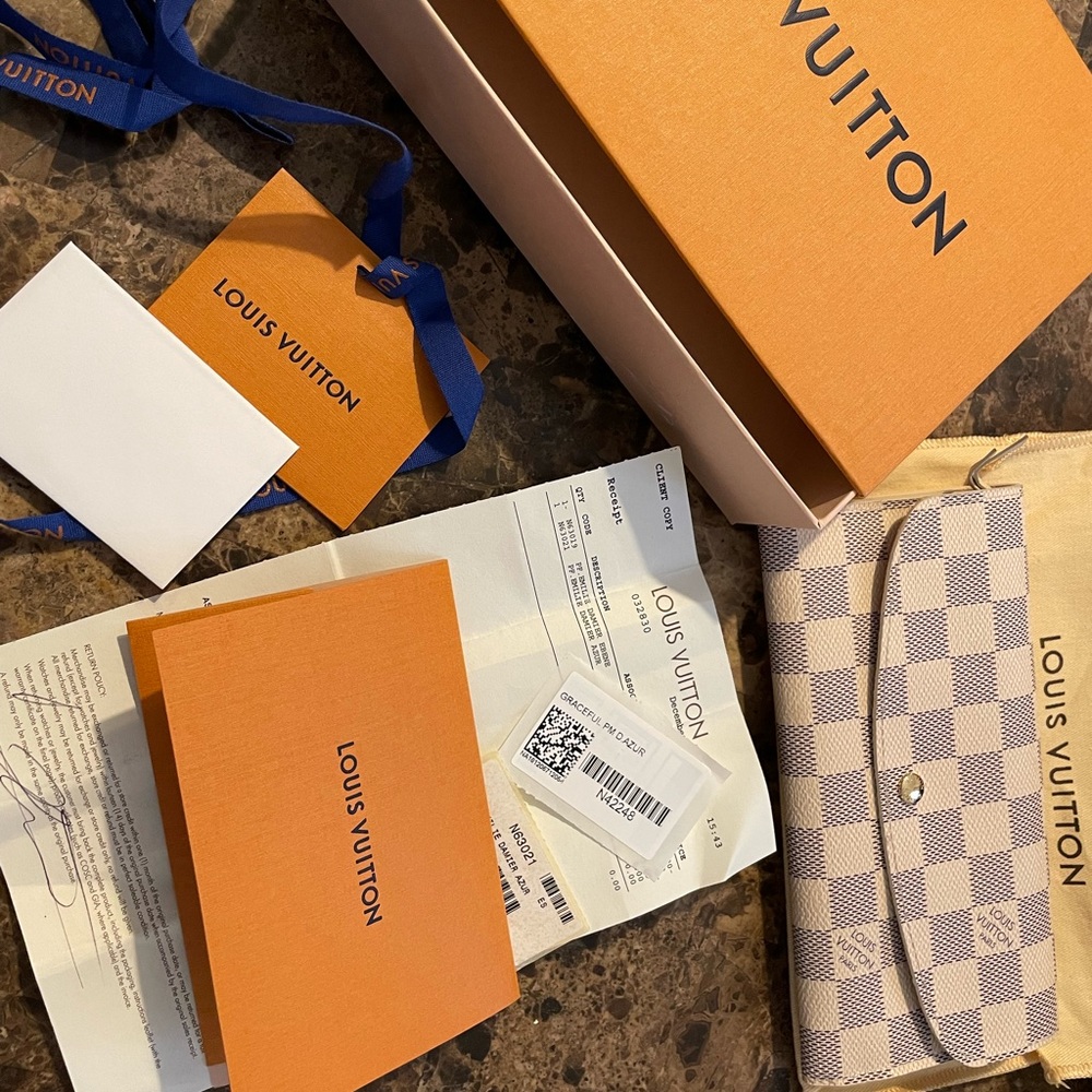 Louis Vuitton Emilie azur wallet